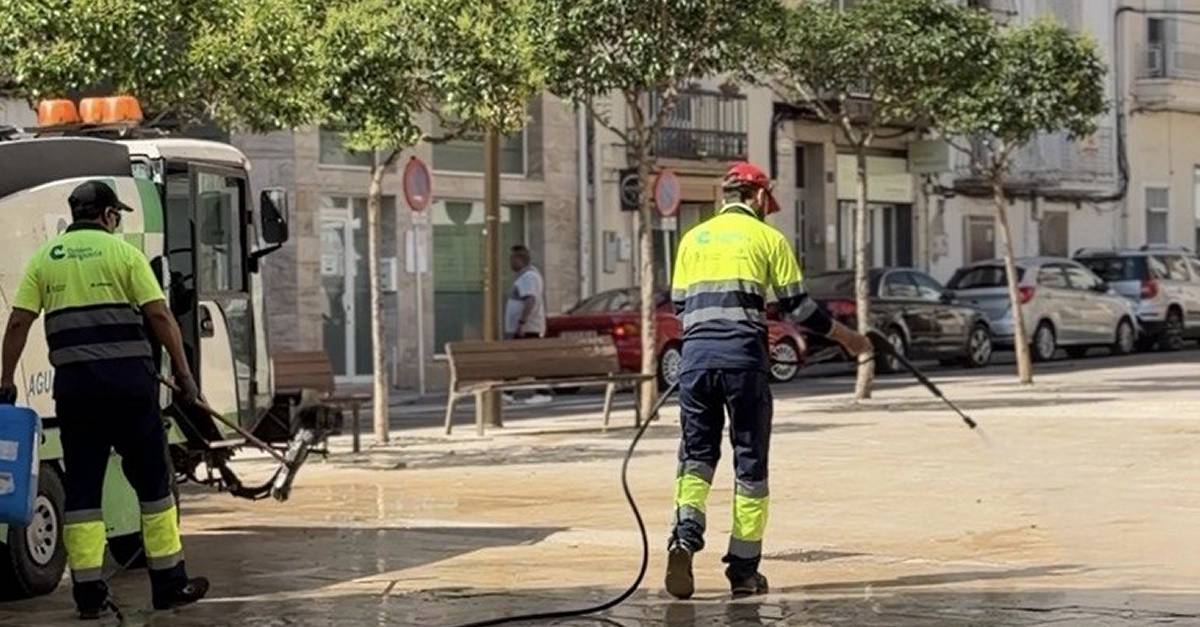 Tres empreses del sector es disputen el nou macrocontracte de neteja vi�ria d�Amposta
