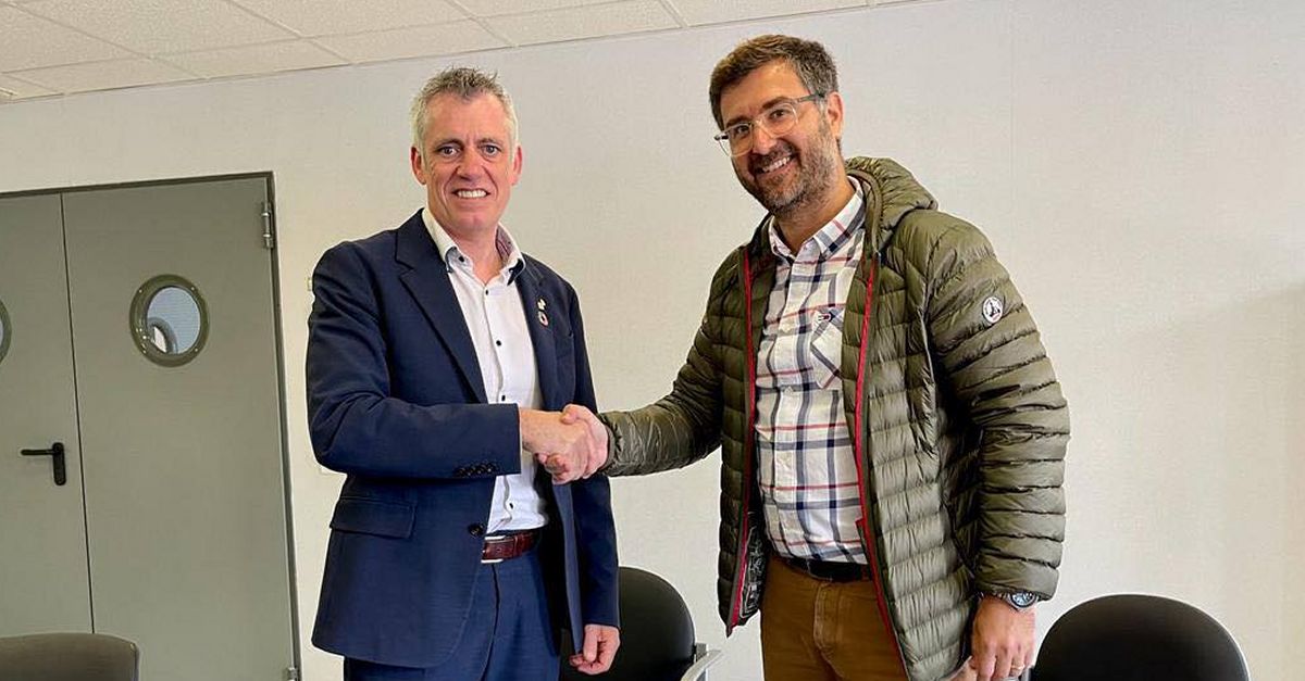 LHospital Comarcal i Imad signen un conveni per ampliar el servei de parts a lHospital