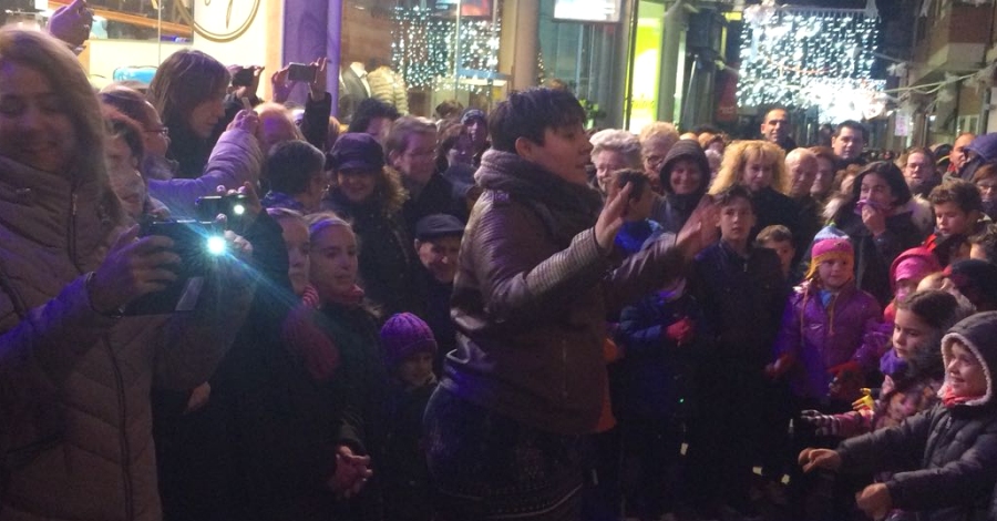S�encenen els llums de Nadal als carrers d�Amposta