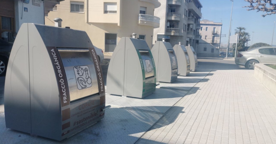 Amposta inicia la renovaci� de les illes de contenidors soterrats