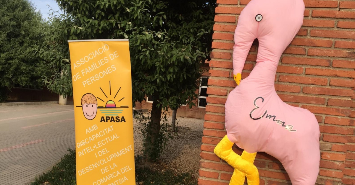 APASA confecciona llibretes i imants solidaris amb el projecte Emma