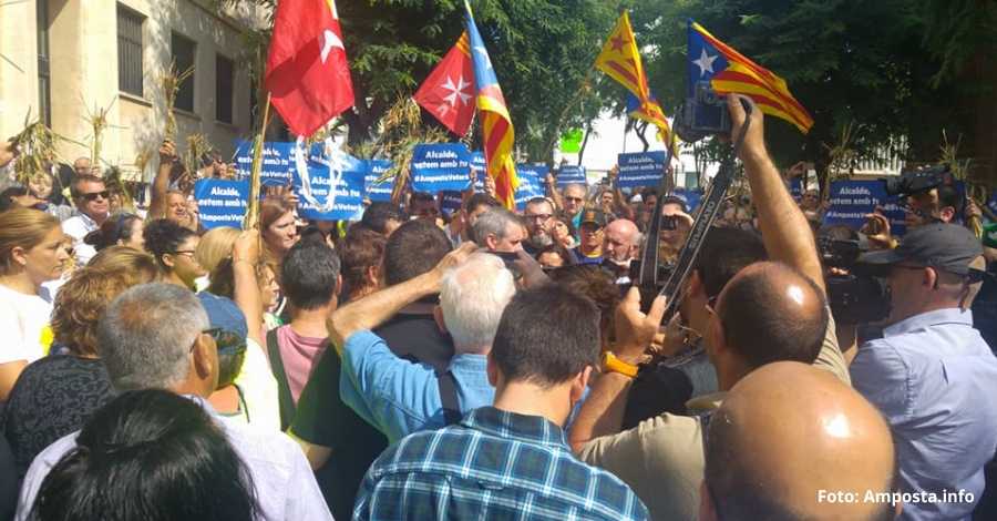 Arxivada la causa contra l�alcalde d�Amposta per l�1-O