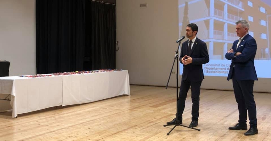 El conseller Calvet lliura les claus d&rsquo;una promoci� de 65 habitatges amb protecci� oficial de lloguer a Amposta