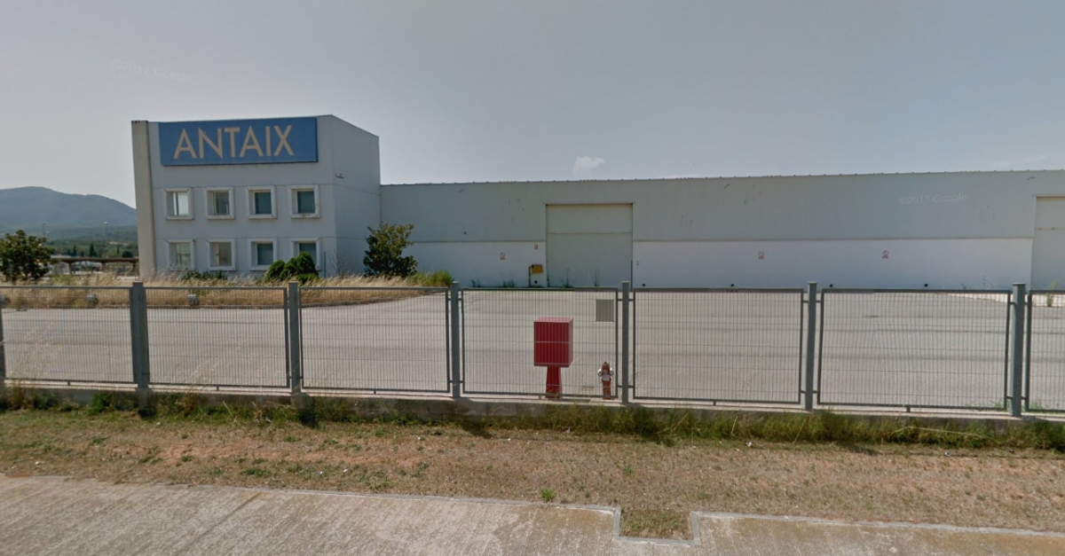 Es formalitza la compra de les naus d�Antaix per a instal�lar-hi un centre log�stic del sector t�xtil  