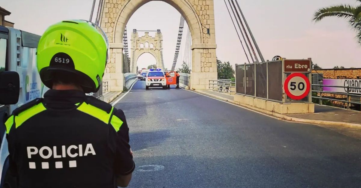 El Dia de la Policia Local i Protecci Civil dAmposta condecorar 18 agents