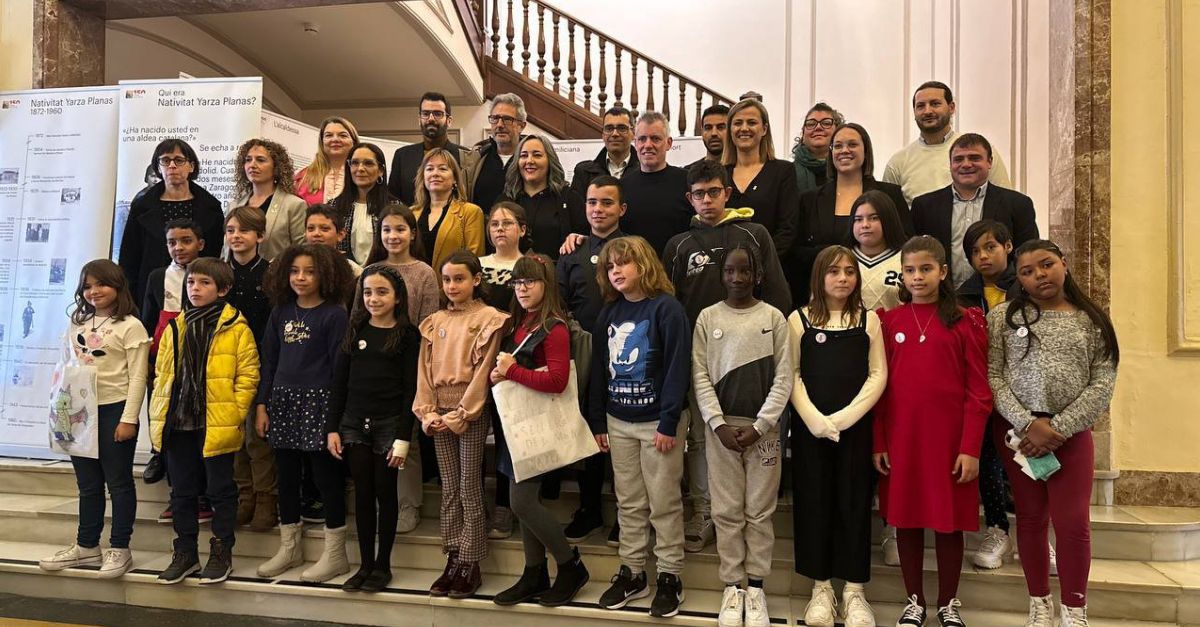 Vint-i-dos infants constitueixen el primer Consell dInfants dAmposta