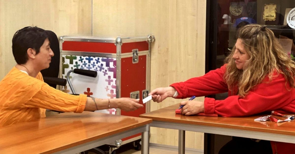 Creu Roja ajuda 1.600 persones de Tarragona i l&rsquo;Ebre amb targetes moneder per comprar productes b�sics