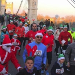 La Sant Silvestre torna a omplir de corredors els principals carrers de la ciutat per acomiadar el 2016