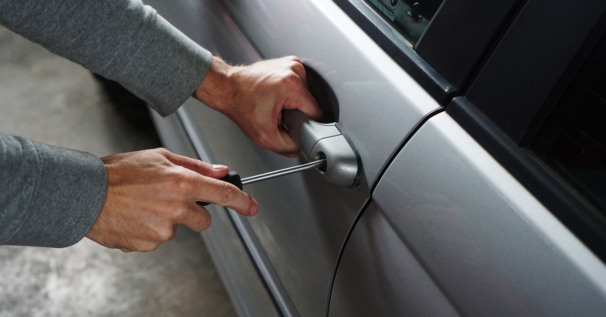 Detinguts a Amposta dos joves sorpresos mentre intentaven robar a l&rsquo;interior d&rsquo;un vehicle
