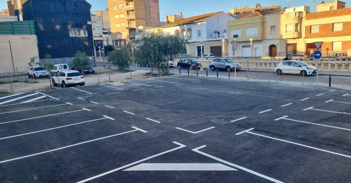 Dos solars buits s�habiliten com a  zones d�aparcaments provisionals a Amposta