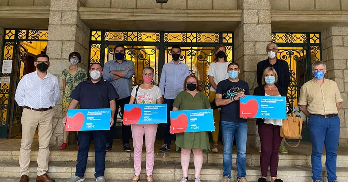 S�entreguen els xecs de les activitats solid�ries de Festes Majors a les diferents entitats