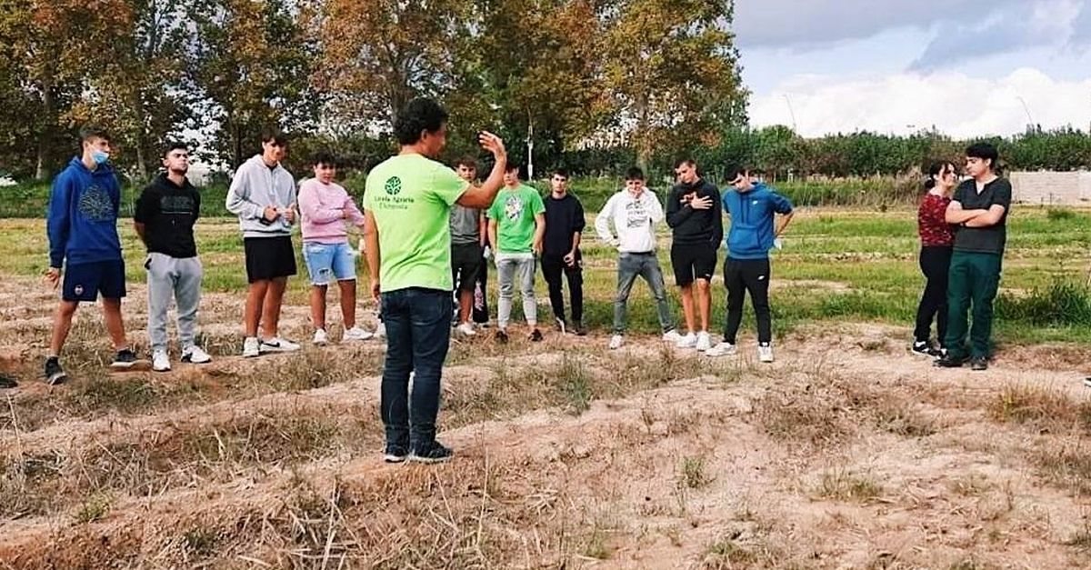 L�alumnat d�ESARDI comen�a a treballar en el disseny i la comunicaci� de l�hort social