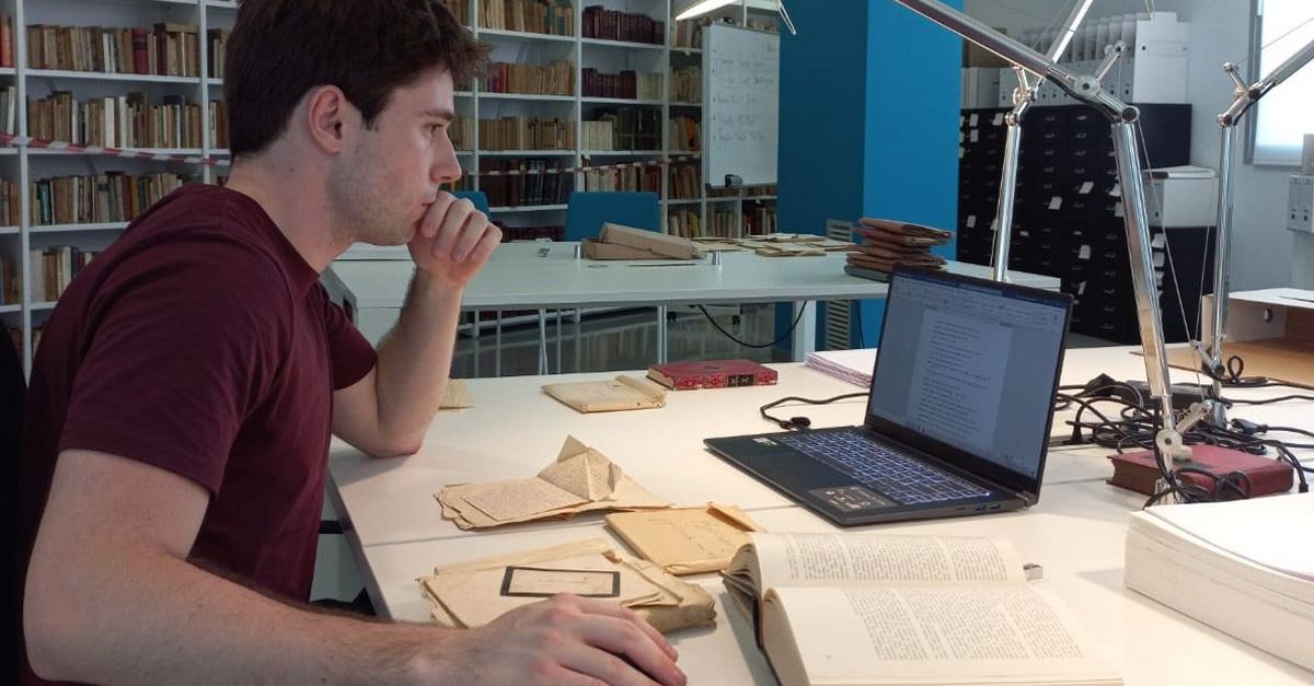 Finalitzen els treballs d&rsquo;inventari del fons documental de l&rsquo;escriptor Sebasti� Juan Arb�