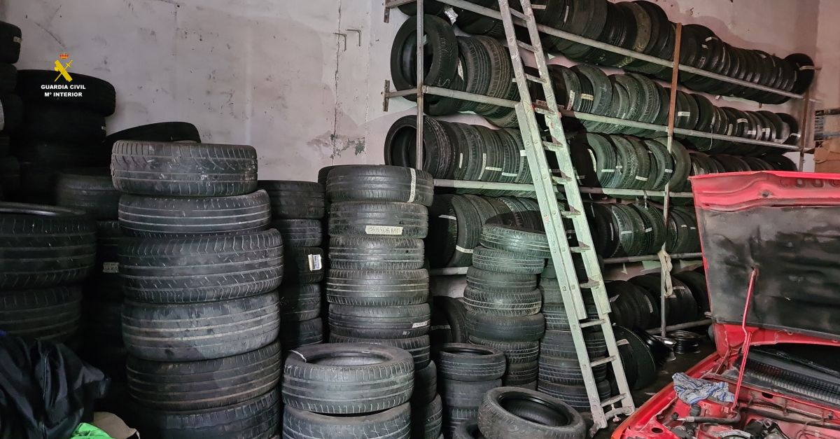 La Gu�rdia Civil denuncia un taller mec�nic clandest� en un pol�gon industrial d&rsquo;Amposta