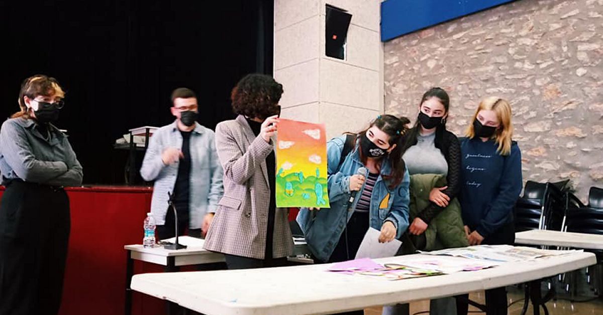 Tres alumnes de l�Institut Ramon Berenguer IV, guanyadores del Concurs d�Art del F�rum Jove