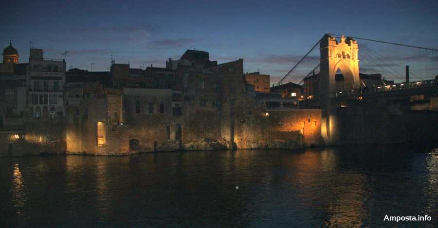 Amposta estrena la il�luminaci� de la renovada fa�ana fluvial