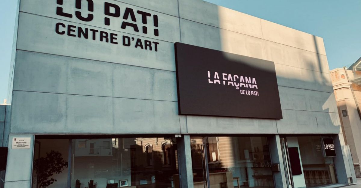 Lo Pati estrena la pantalla que converteix la seva fa�ana en una nova sala expositiva, la Fa�ana de lo Pati