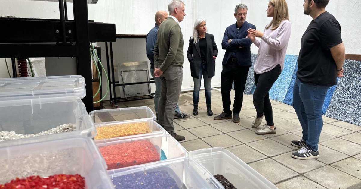 L�Institut Montsi� dissenya una m�quina per transformar pl�stic reciclat al FabLab Terres de l�Ebre
