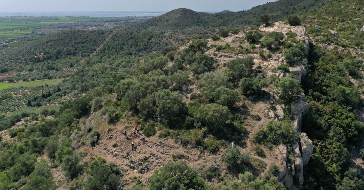 Descobertes una plataforma empedrada i una muralla defensiva monumental al jaciment de l�Antic d�Amposta