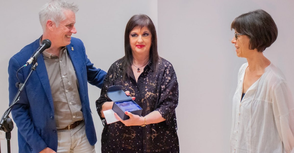 Joana Serret rep el Premi M�rit de les Lletres Ebrenques 2025