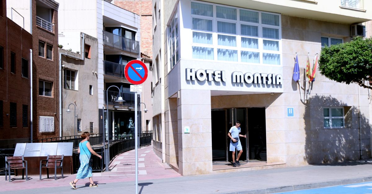 L&rsquo;empresa Kronospan compra l&rsquo;hotel Montsi� d&rsquo;Amposta i un bloc de pisos a l&rsquo;Aldea per allotjar els seus treballadors
