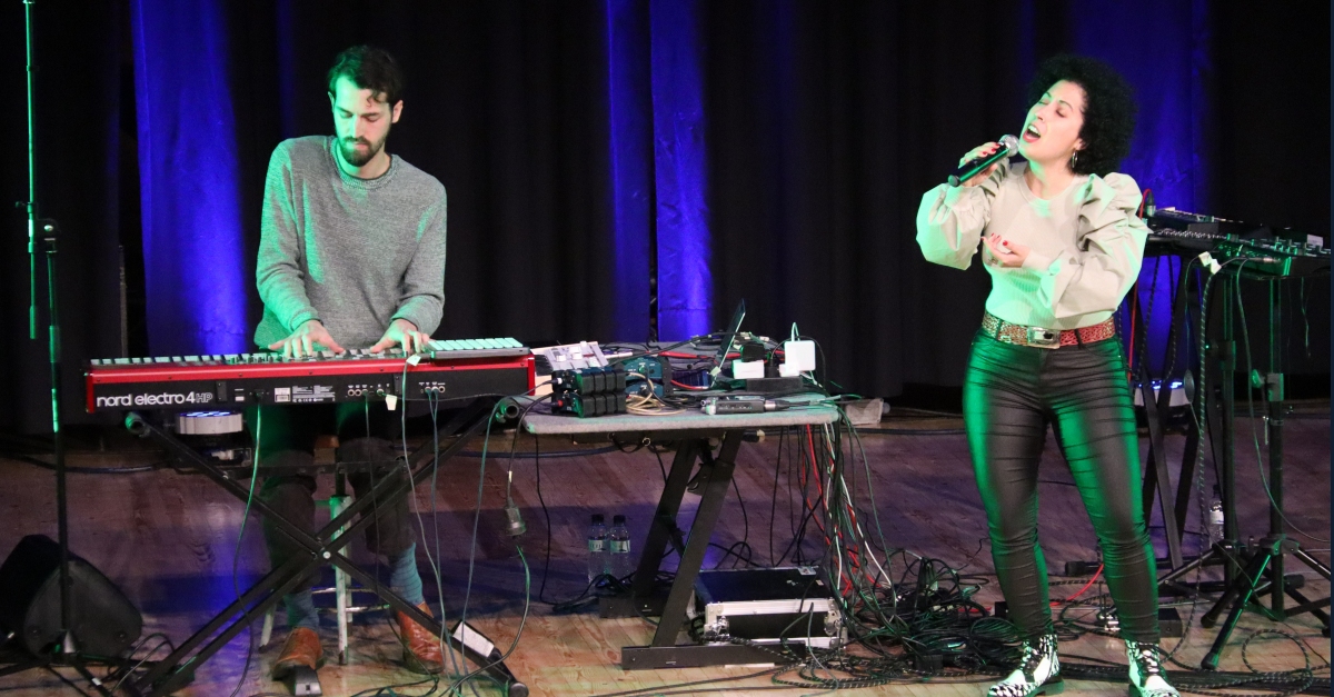 Laura Guarch captiva al p�blic amb la seua proposta de poc c�smic 