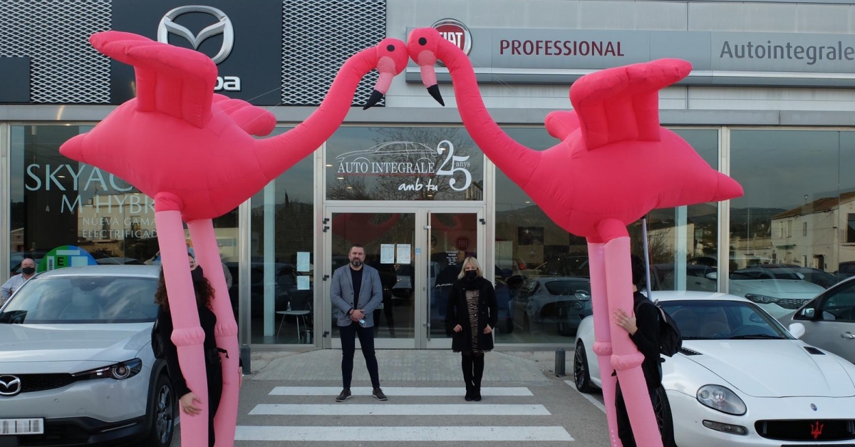 Motor 23 posa a la venda dos vehicles solidaris amb el projecte Emma, d�investigaci� en c�ncer de mama