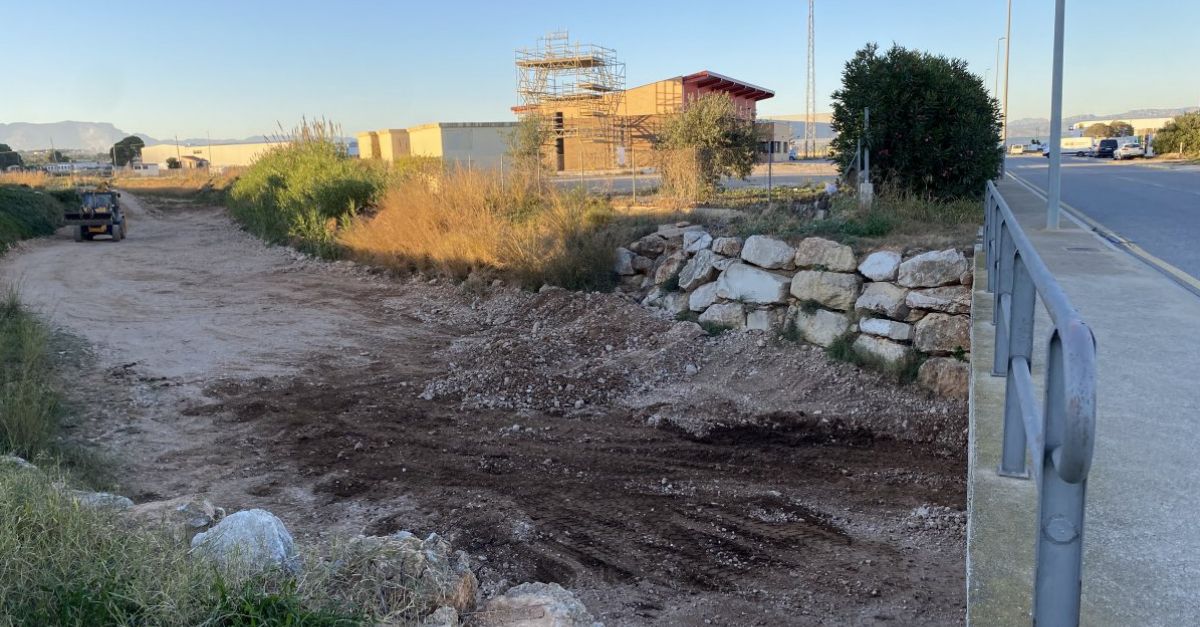 Finalitzades les obres de neteja del barranc de N�vols al pas pel pol�gon de l�Oriola d�Amposta