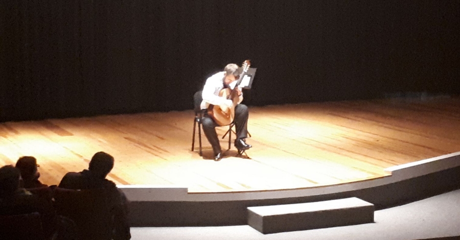 Recital de guitarra solidari a c�rrec de Ferran Talarn