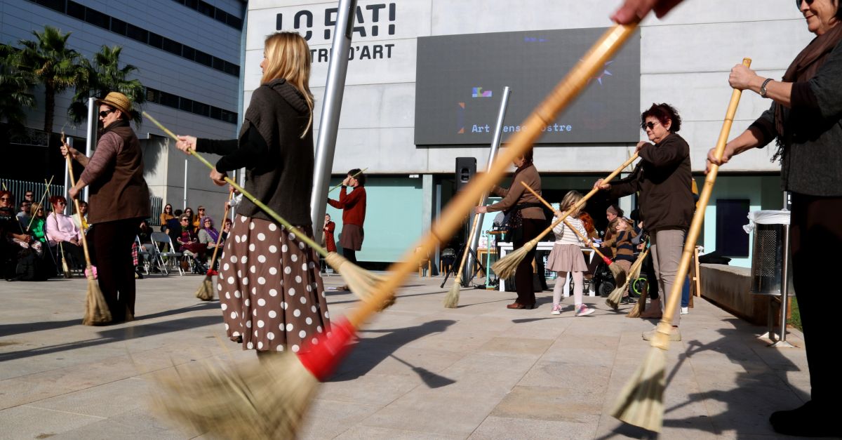 L&rsquo;acci� de dones fent ballar graneres i els poemes de Mari Chord� emocionen en l&rsquo;�ltima jornada del Femme In Arts