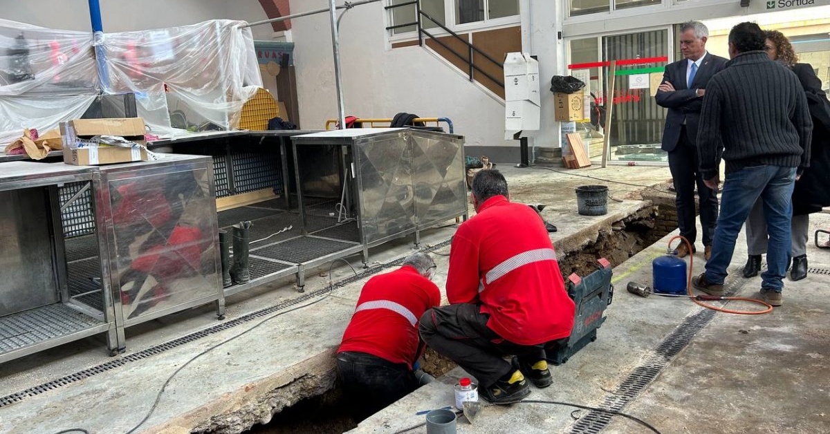 Amposta modernitza el clavegueram del Mercat Municipal per millorar el servei i evitar problemes