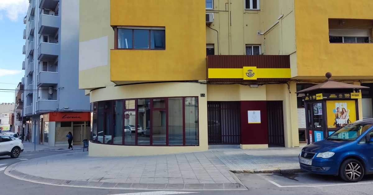 Loficina de Correus dAmposta torna a lav. Santa Brbara