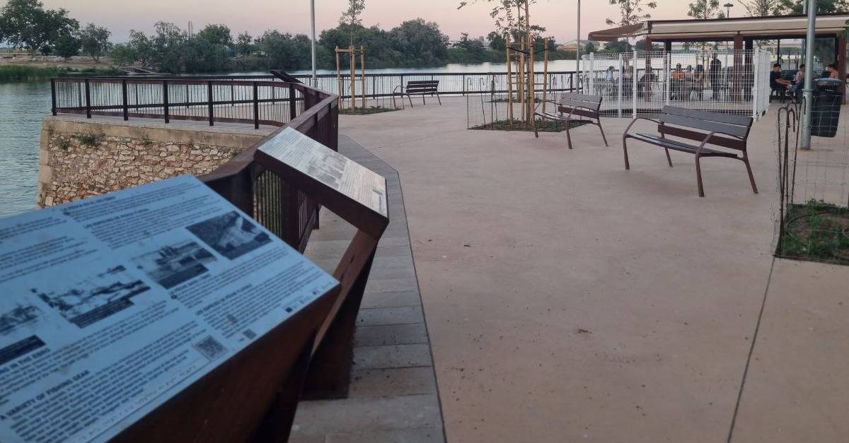 S�estrenen 3 plafons informatius a la pla�a del Poador d�Amposta com a mirador de la hist�ria i la identitat fluvial