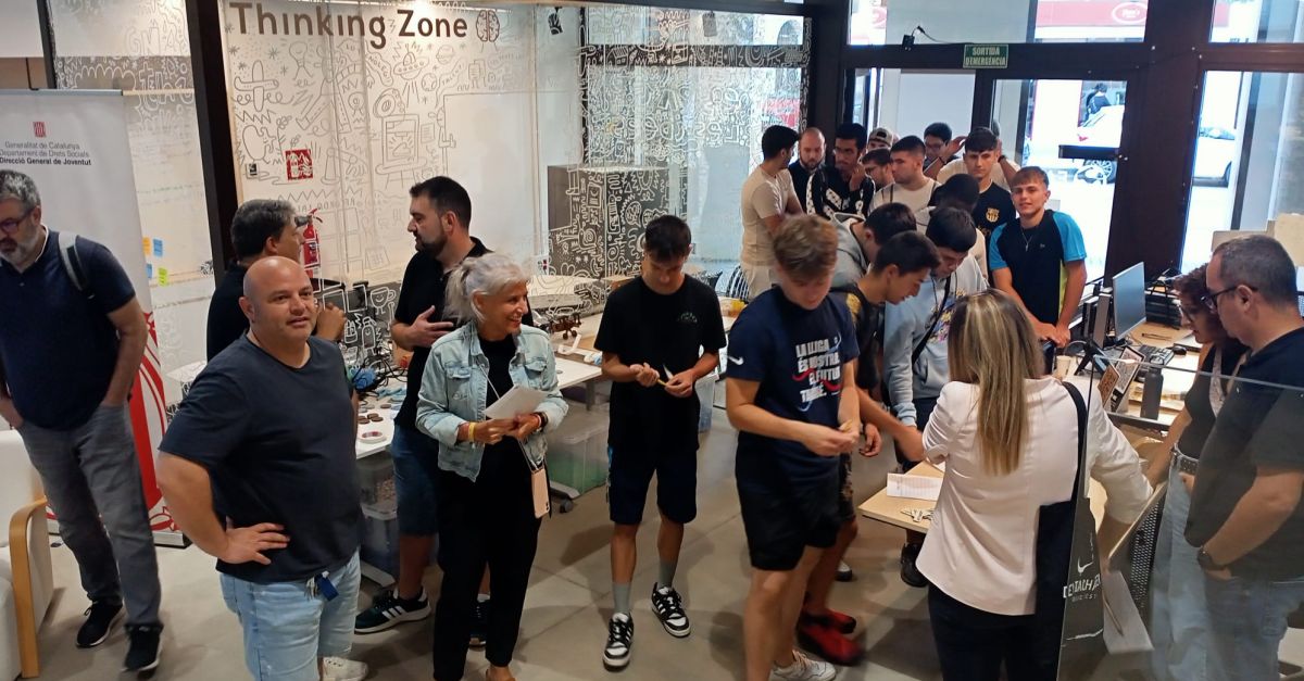 Una quarantena de joves participen a Amposta en el Networking Odisseu sobre rob�tica col�laborativa