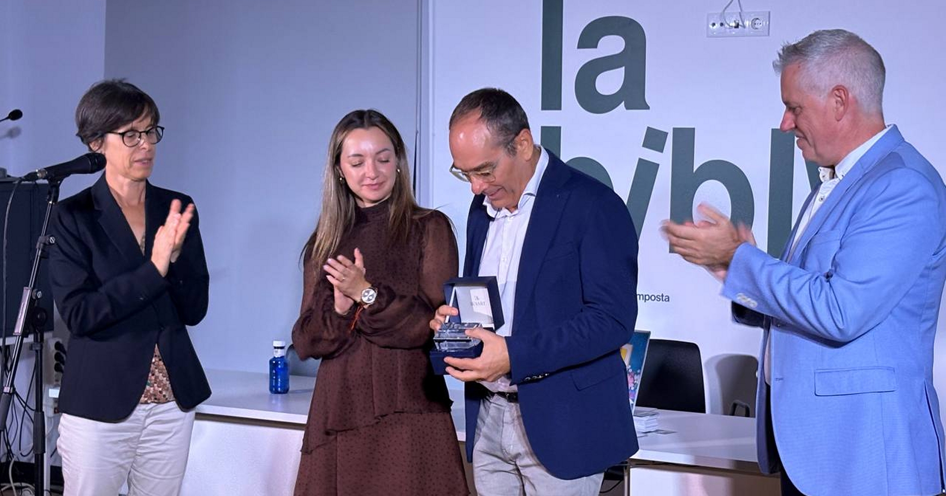 Rafel Haro rep el Premi al M�rit de les Lletres Ebrenques 2026
