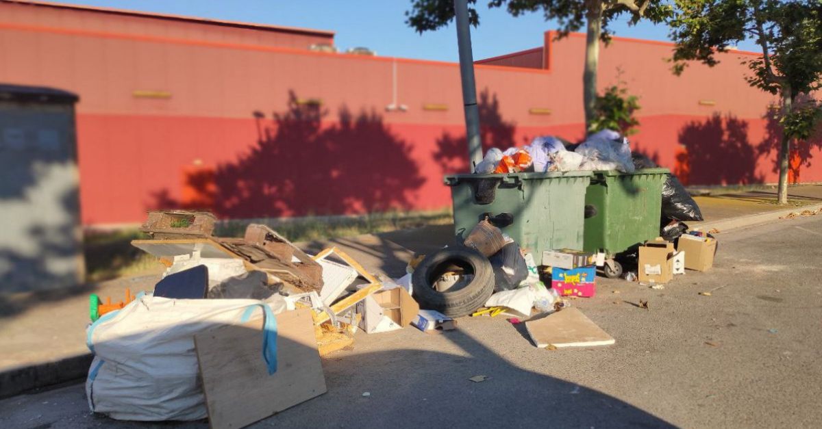 Sanci� de 3.000 euros per abocar escombraries a la via p�blica 