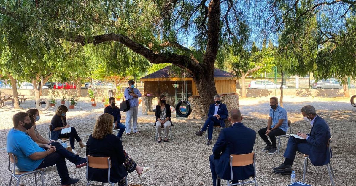 El conseller d�Educaci� anuncia la construcci� d�un gimn�s a l�Escola Soriano Montagut