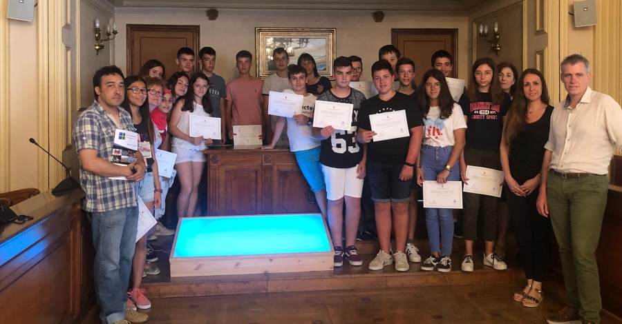 Alumnes de l&rsquo;Institut de Tecnificaci� creen una taula de llum per als infants de La Sequieta