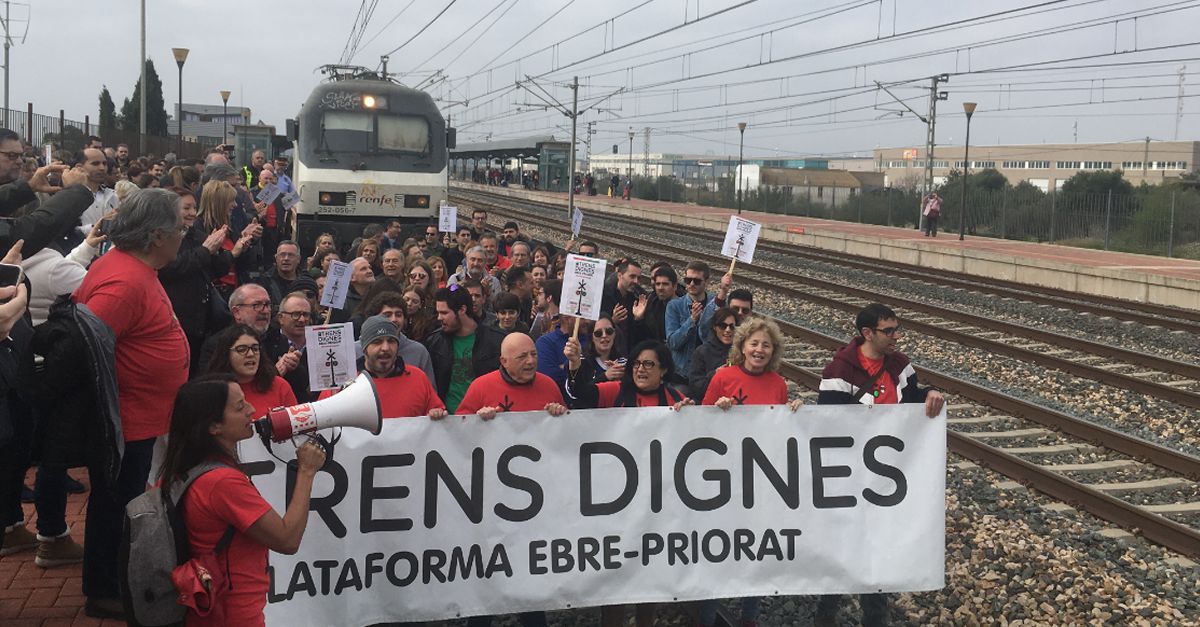 Trens Dignes i Di�spora Ebrenca demanen al Parlament que es recuperi el servei de tren r�pid a Barcelona
