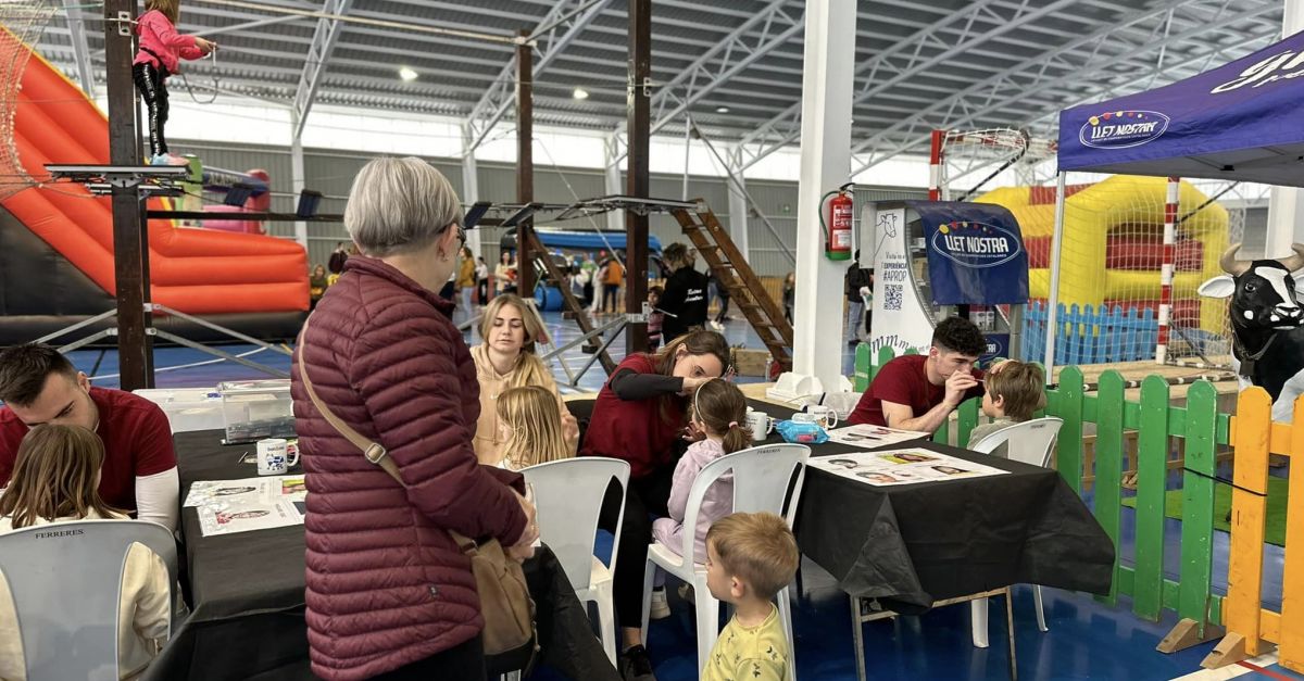 Prop d’un miler de xiquetes i xiquets gaudeixen del Saló de Pasqua
